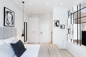 UPSTREET Luxury Apartments in Plaka