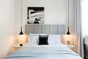 UPSTREET Luxury Apartments in Plaka