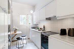 UPSTREET Adorable 2 Bedroom Apartment near Kallimarmaro Stadium