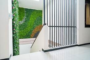 RedDoorz Syariah near Marvell City Mall 2