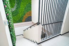 RedDoorz Syariah near Marvell City Mall 2