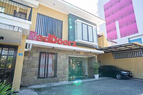 RedDoorz Syariah near Marvell City Mall 2