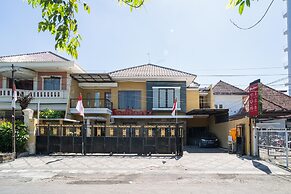 RedDoorz Syariah near Marvell City Mall 2