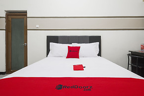 RedDoorz Syariah near Marvell City Mall 2