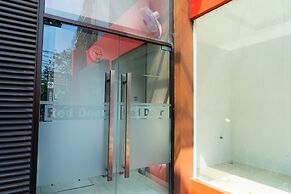 RedDoorz Plus @ Sawah Besar