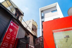 RedDoorz Plus @ Sawah Besar