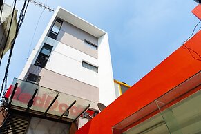 RedDoorz Plus @ Sawah Besar