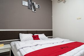 RedDoorz Plus @ Sawah Besar