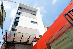 RedDoorz Plus @ Sawah Besar