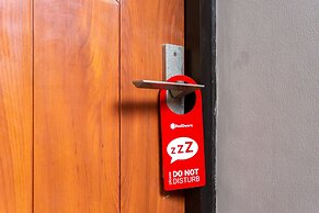 RedDoorz Plus @ Sawah Besar