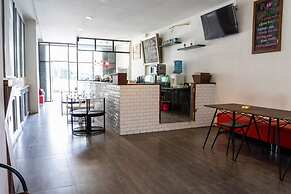 RedDoorz near Setrasari Mall 4