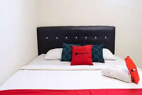 RedDoorz near Setrasari Mall 4