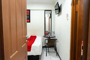 RedDoorz near Setrasari Mall 4
