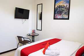 RedDoorz near Setrasari Mall 4