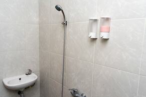 RedDoorz near Setrasari Mall 4