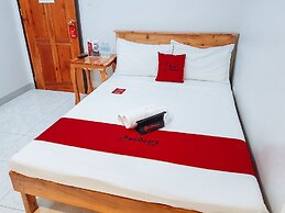 RedDoorz near Ramiro Community Hospital