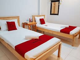 RedDoorz near Ramiro Community Hospital