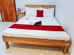 RedDoorz near Ramiro Community Hospital