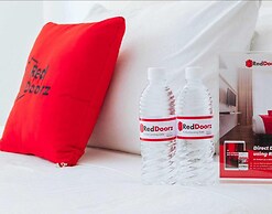 RedDoorz near Ramiro Community Hospital