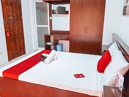 RedDoorz @ Caimito Drive Dampas