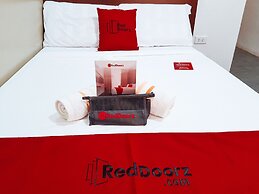 RedDoorz @ Caimito Drive Dampas