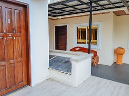 RedDoorz @ Caimito Drive Dampas