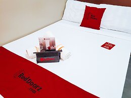 RedDoorz @ Caimito Drive Dampas