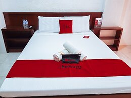 RedDoorz @ Caimito Drive Dampas