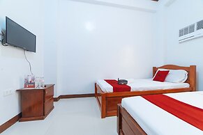 Reddoorz @ D Maagma Street - Vaccinated Staff