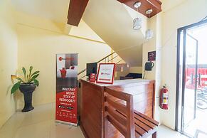 Reddoorz @ D Maagma Street - Vaccinated Staff