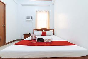 Reddoorz @ D Maagma Street - Vaccinated Staff