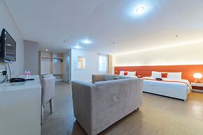 Reddoorz Plus @ Hotel Metro