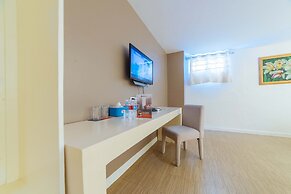 Reddoorz Plus @ Hotel Metro