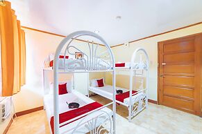 RedDoorz near Golden Sarok Shrine