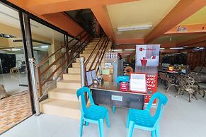 RedDoorz near Golden Sarok Shrine