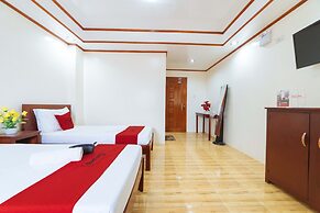 RedDoorz near Golden Sarok Shrine