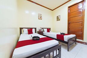 RedDoorz near Golden Sarok Shrine