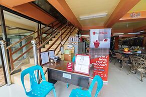 RedDoorz near Golden Sarok Shrine