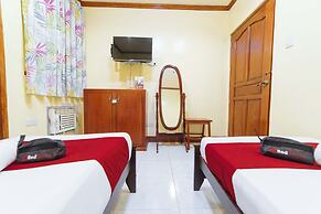 RedDoorz near Golden Sarok Shrine