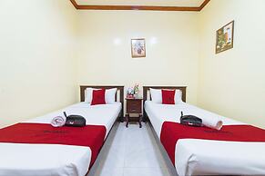 RedDoorz near Golden Sarok Shrine