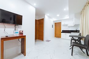 RedDoorz @ DBuilders Rooms Bangkal Makati