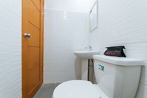 RedDoorz @ DBuilders Rooms Bangkal Makati