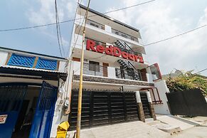 RedDoorz @ DBuilders Rooms Bangkal Makati