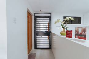 RedDoorz @ DBuilders Rooms Bangkal Makati