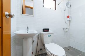 RedDoorz @ DBuilders Rooms Bangkal Makati