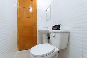 RedDoorz @ DBuilders Rooms Bangkal Makati