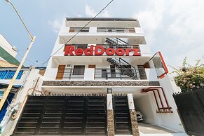 RedDoorz @ DBuilders Rooms Bangkal Makati