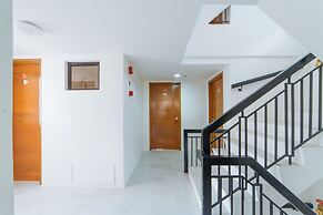 RedDoorz @ DBuilders Rooms Bangkal Makati