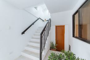 RedDoorz @ DBuilders Rooms Bangkal Makati