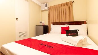 RedDoorz near PNR Espana Station